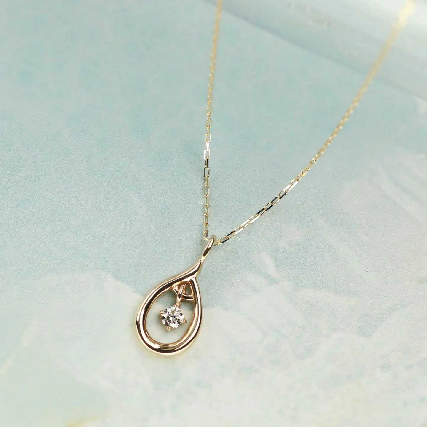 10金イエローゴールド 揺れるダイヤモンドネックレス 0.033ct K10-KN01053 [AM311] / 金 イエローゴールド ダイヤモンド ネックレス アクセサリー ギフト プレゼント