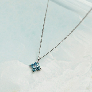 プラチナ900【ラボブルー 0.132ctダイヤモンドネックレス】 PT900-KN01001LBL[AM327] / プラチナ900 ブルーダイヤモンド ネックレス フラワーデザイン アクセサリー ギフト プレゼント