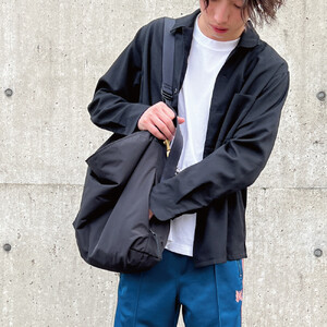 【無駄のないシンプルさ】大判ショルダーバッグ　UKIE　Super water repellent｜人気バッグ おすすめトート［ 無駄のないシンプル 大判ショルダーバッグ UKIE Super water repellent 撥水加工 軽量 バッグ トート 人気 おすすめ ギフト プレゼント お取り寄せ 通販 送料無料 ふるさと納税 ］