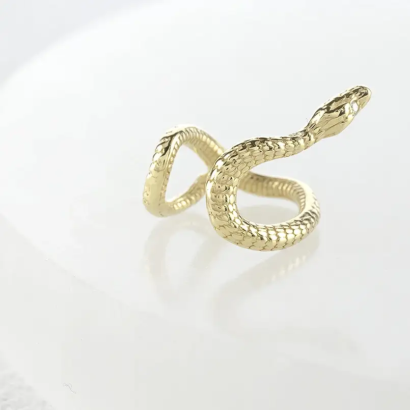 ヘビ 蛇 18金 イヤーカフ イヤリング 片耳 ダイヤモンド 右耳用 イヤカフ 18k スネーク ゴールド ダイヤ K18 イエローゴールドk18 巳年 干支 お守り シンプル ジュエリー 普段 使い250226tp200yu SWAA285