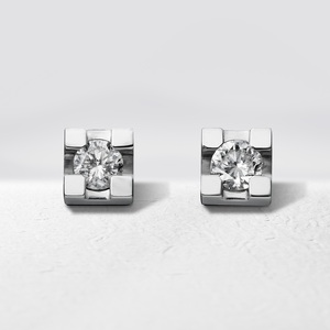 b230-001　プラチナ900 ダイヤモンド ピアス Eis(アイス)