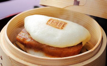 長崎角煮まんじゅう10個(箱)・大とろ角煮まんじゅう10個(箱)《壱岐市》【岩崎本舗】冷凍 豚 豚角煮 角煮饅頭 簡単調理 お取り寄せ[JHA001]