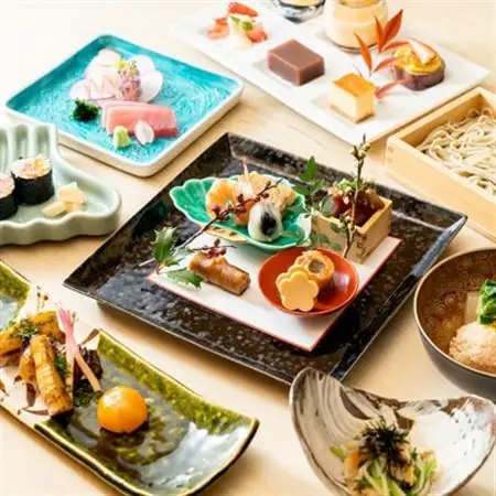 【紀尾井町 藍泉】《ランチ・ディナー共通》ペア会席コースお食事券(ぐるなびセレクション)【1642254】