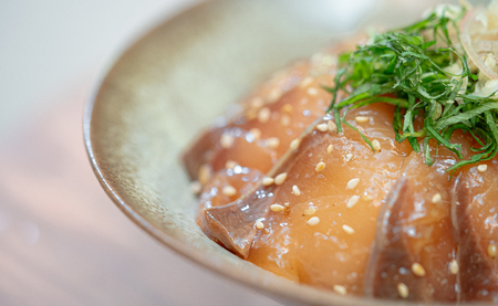 朝〆ぶり ごまだれ漬け丼用 100g×5袋 養殖 ブリ 鰤 小分け 冷凍 簡単調理 人気 海鮮丼