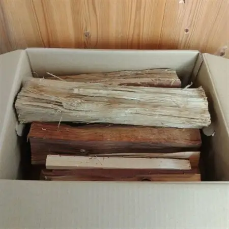 乾燥薪　キャンプ用 10kg×2箱　水分量20%以下しっかり乾燥　大割(約40cm)広葉樹ミックス【1667407】