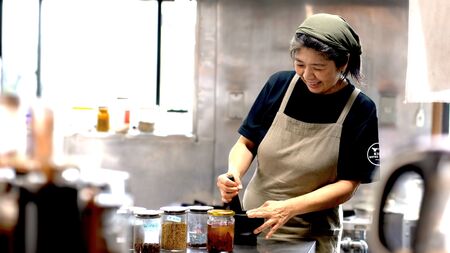 ＜KICQ DETOX CURRY＞お子様でも大丈夫！コリコリ軟骨が美味しいマイルドチキンボールカレーと玄米ターメリックライスセット 株式会社KICQ [5839-2156]