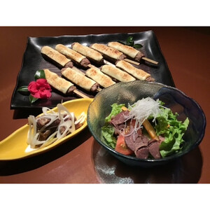 牛タンチーズつくね串、おつまみ蒸し牛タンセット