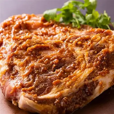 あおもりの豚味噌漬セット(豚ロース味噌漬 100g×2枚＆豚モモ肉 250g×2p)【配送不可地域：離島】【1668487】