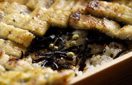 【うなぎ】老舗料亭のしろまぶし（希少な白焼のひつまぶし）三人折｜うなぎ