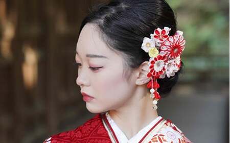 M564 【つまみ細工の髪飾り 祝花 赤】つまみ細工 髪飾り 絹100％ 成人式 七五三 結婚式 花 水引 絹 寿 菊 花 Uピン式 ヘアアクセサリー ホワイト 振袖向け 卒業式 和装 着物