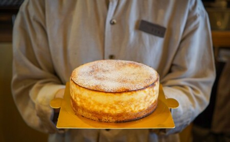 チーズケーキ バスクチーズケーキホール×1 化粧箱入り ケーキ 菓子 お菓子 バスクチーズ スイーツ ギフト