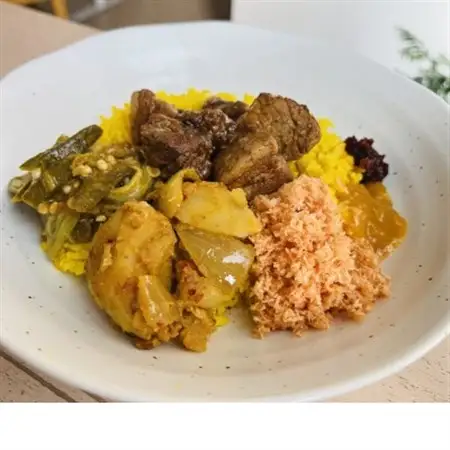 本格スリランカ チキン＆ポークカリーセット ジャスミンライス付 各2食(計4食)【配送不可地域：離島】【1625895】