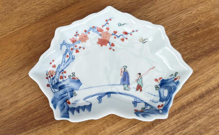有田焼 色絵梅花人物文木の葉形銘々皿 2枚 セット 【有田焼 花伝作】食器 器 うつわ 和皿 銘々皿 上品 日本食 梅 花 銘々皿 35000円 A35-379