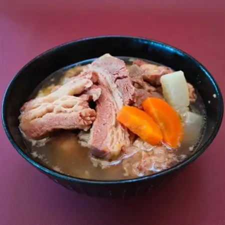 【沖縄の郷土料理】呉屋ストアー自慢の牛汁・軟骨ソーキ汁・てびち汁・やぎ汁 各1人前(計4人前)【配送不可地域：離島】【1678741】