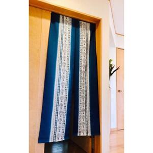 職人の技が光る美しい暖簾（木版染め　更紗紋）