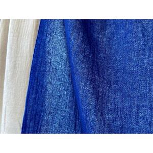 羽のように軽いエアリーウールストール（ブルー）