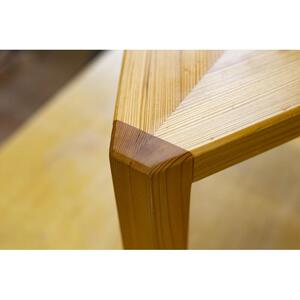 オブジェとしても美しい　東京・八王子産の杉を使った「三角スツール」