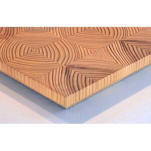 美しい木目が魅力。多摩産の杉を使った「年輪大皿」