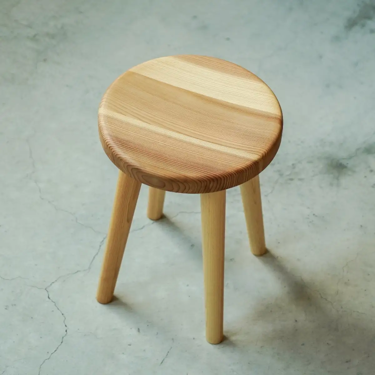 杉の丸スツール 座面320mm × 高さ440mm