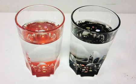 螺鈿ガラスショット（黒・朱セット） 水玉 高岡漆器 グラス 酒器 杯 盃 セット 民芸品 工芸品 雑貨 日用品 コップ  FAD-0035