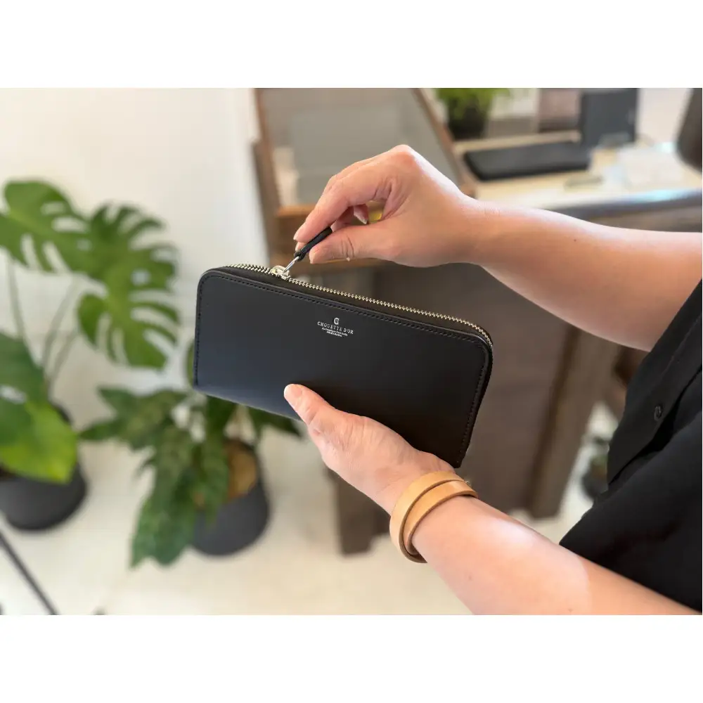 革職人が作った牛革ラウンドファスナー長財布［BLK］