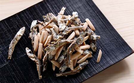 瀬戸内海産 手作りアーモンド小魚 （大袋）【4袋】 計約1,480g アーモンド 小魚 いりこ かたくちいわし お菓子 おやつ おつまみ 手作り 愛媛県 常温 （895）