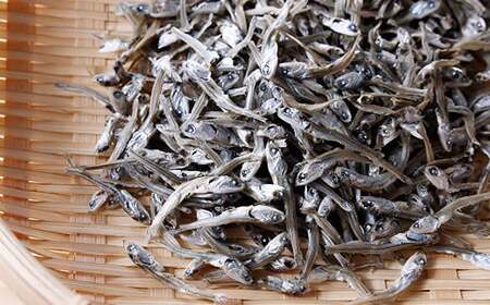 愛媛県産 朝獲り漁限定 塩無添加食べる小魚【5袋】 計約350g いりこ かたくちいわし 小魚 魚 食品 加工品 おやつ カルシウム 愛媛県 常温 （897）