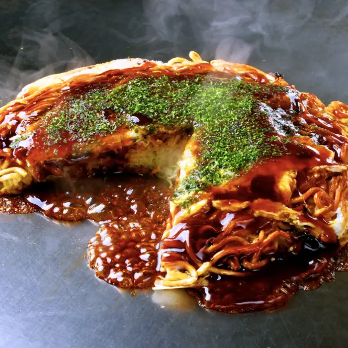 【2ヵ月毎定期便　全6回】備後 府中焼き 麺くらべセット（3枚入り） ／ お好み焼き 広島焼き 重ね焼き 総菜 ご当地 グルメ そば肉玉 辛麺肉玉 うどん肉玉 ミンチ肉 カープソース お取り寄せ ご当地お好み焼き 広島県 No.1176