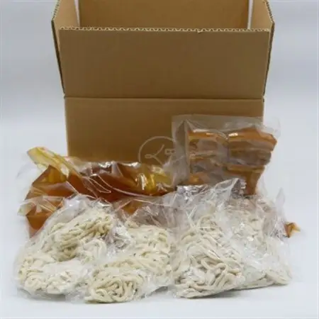 【沖縄県共通返礼品】きんそば 生麺 三枚肉そば 8食セット(沖縄そば/与那原町)【配送不可地域：離島】【1690700】