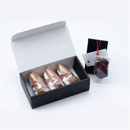 薔薇のシフォンケーキ3個+ローズペタルティー　薔薇が好きな方へ薔薇薔薇セット【配送不可地域：離島】【1051936】