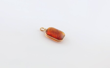 Amberlogue ペンダント 四角（金属素材：K10　琥珀：15mm×11mm　サイズ：全長21mm）