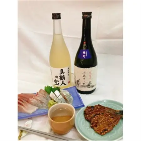 真鶴港の酒屋草柳商店厳選　日本酒『真鶴岬の歌』と本格焼酎『真鶴人の宝』各1本(各720ml)【1687913】