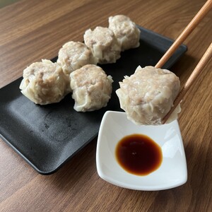 牛タン入肉焼売（40g×8個）1パック 牛タン ゴロゴロ具材 本格 焼売 シュウマイ シューマイ 牛肉 惣菜 お惣菜 おかず 冷凍 時短 簡便 お弁当 送料無料 塩竈市 塩釜市 宮城県 三水 cc00001-1