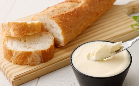 フランスパンの為に作ったバター 約110g×1個 バター 1個 フランスパン 食事 国産