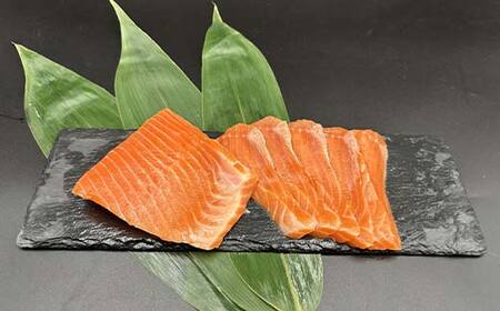 トラウトサーモン（くしろ茜サーモン） 800g サーモン 鮭 生食 刺身 海鮮 北海道 釧路市 F5F-0110