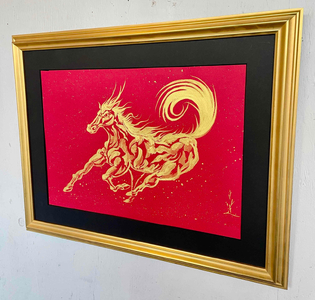 現代水墨画家 絵師白道「丙午　龍馬」赤ゴールド｜絵画 アート インテリア 手描き 一筆 龍 日本画 現代アート ハンドメイド作品 水墨画 かっこいい 作品 縁起 風水 芸術 2026年 午年 うま 馬 干支 [mt2125]