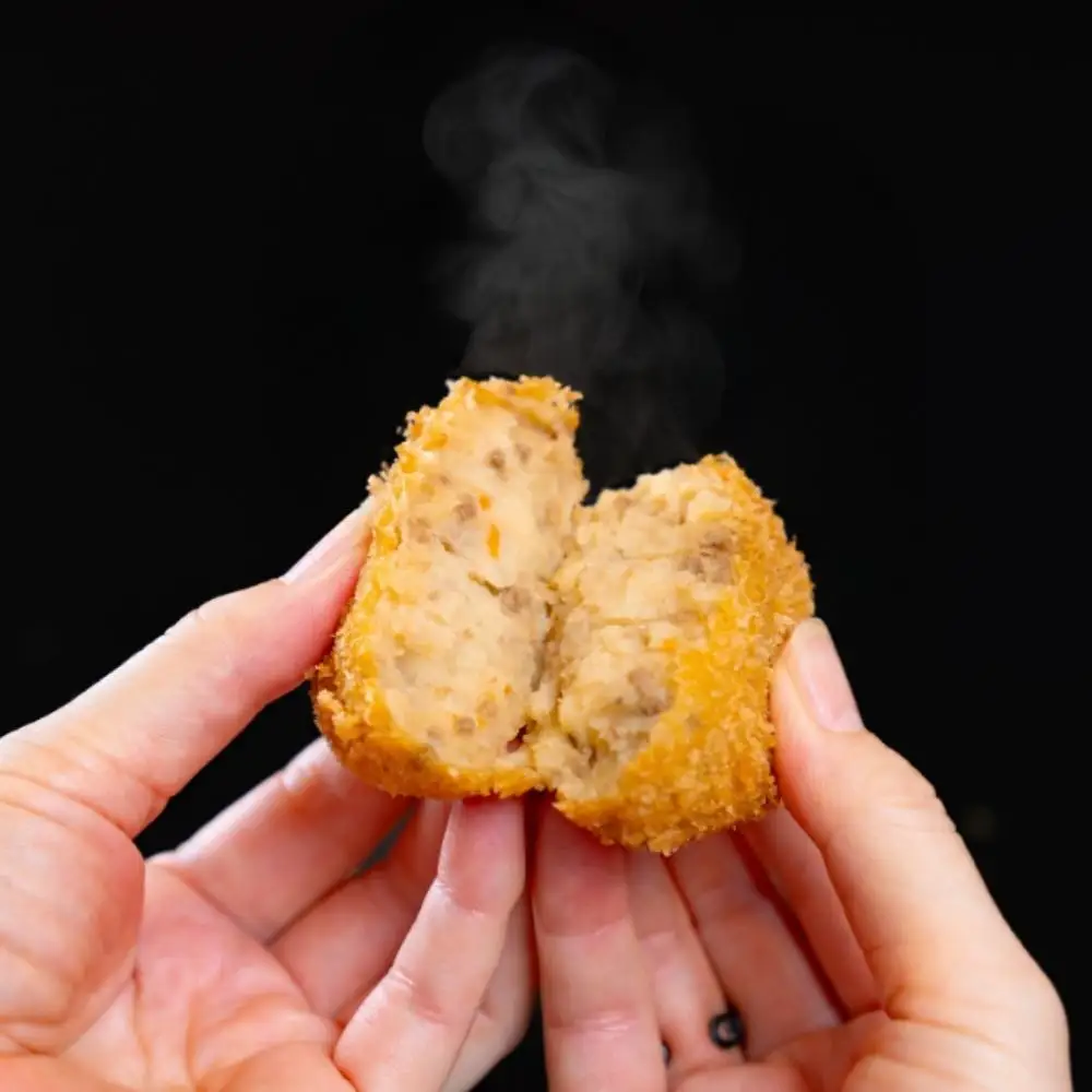 精肉店の直営焼肉【焼肉大剛】人気コロッケ三兄弟！噛むほどに旨い！極旨 【牛タン】コロッケ （10個入り）【牛たん 牛タン 冷凍便 おすすめ 人気 ランキング 冷凍 詰め合わせ 大容量 冷凍食品 手作り 揚げるだけ お惣菜 国産 業務用 牛肉 じゃがいも 野菜 名店 お弁当 夕食 おかず 子ども 喜ぶ 簡単調理 ストック 三重県 四日市市 ふるさと納税】