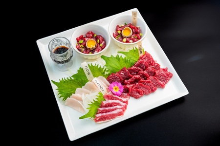 【阿蘇牧場】国産馬刺し ４種 280g  国内産  馬刺し専用醤油 冷凍 お肉 熊本名物 馬刺し 上質 新鮮 馬肉 お取り寄せ 晩酌 生食用 刺身 馬肉  プレゼント お取り寄せ 名物 特産品 熊本県 阿蘇市