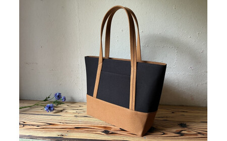 【2026年6月上旬発送開始】【 AKIRA オリジナル】【 マツコの知らない世界 で紹介されました！】職人手作り 大きなトートバッグ レディスショルダータイプ 黒×茶色帆布 A4対応 大きい 大容量 軽量 軽い 横型 日本製 キャンバス 肩掛け 通勤 通学 上質 カジュアル オシャレ シンプル レディース カバン 鞄 バック