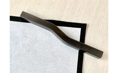 ＫＩＨＯの文鎮　～【ＮＡＭＩ】 心穏やかに書の流れを妨げないための道具 習字 書道 文房具 鉄 重り ペーパーウエイト 文鎮 錆防止 黒染め 流れ 筆 なみ H084-049