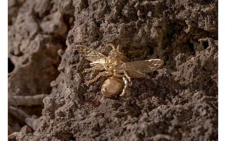 スズメバチピンブローチ　ゴールドカラー　All insects　【セレブ御用達】【世界10個限定】【運気UP】今、世界中から熱視線を浴びている幻の昆虫アートジュエリー