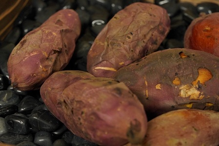 【2026年先行予約】甲州芋徹の超熟成・冷凍焼き芋 5~6本入（個包装）/ Inakakara -Farm to Table-　焼いも 1kg以上 個包装 さつまいも 紅はるか 蜜 栽培期間中農薬不使用 化学肥料不使用 ねっとり 濃厚な甘さ 低温熟成 遠赤外線 石焼 山梨県 北杜市 [h364]