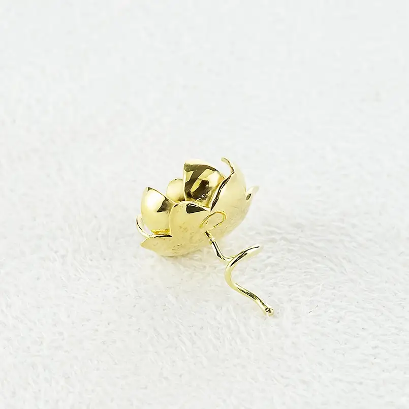 純金 ピアス 24金 花 フラワー 蓮の花 ダイヤモンド レディース 片耳 キャッチなし 装着簡単 キャッチのいらないピアス キャッチナッシャー ゴールド ロータス 18k 18金250930203k24 SWAA366