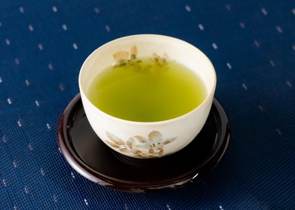 手摘み粉末茶 緑茶 ほうじ茶 セット 1缶(30g)×2種 水でも溶ける 自然仕立て 希少 芳醇な香り まろやかな旨み 香ばしさ 豊かな風味 ホット アイス 急須いらず 手軽 本格的 ティータイム おもてなし 贈り物 富士山麓 小林園 富士市 [sf002-588]