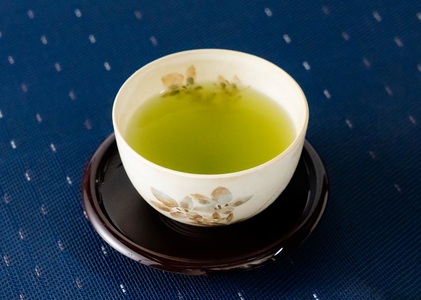 手摘み粉末茶 3種セット 粉末緑茶 粉末ほうじ茶 抹茶 各1缶(30g) 水でも溶ける 自然仕立て 希少 芳醇な香り 香ばしさ 上品な香り 贅沢 ホット アイス 急須いらず 手軽 本格的 ティータイム おもてなし 贈り物 富士山麓 小林園 富士市 [sf002-589]