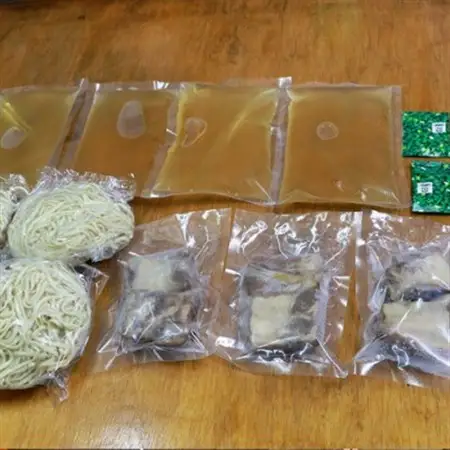 沖縄そば屋「米八そば」　ソーキそば　4食セット【配送不可地域：離島・北海道・東北・関東・信越、北陸・東海・近畿・中国・四国・九州】【1706267】