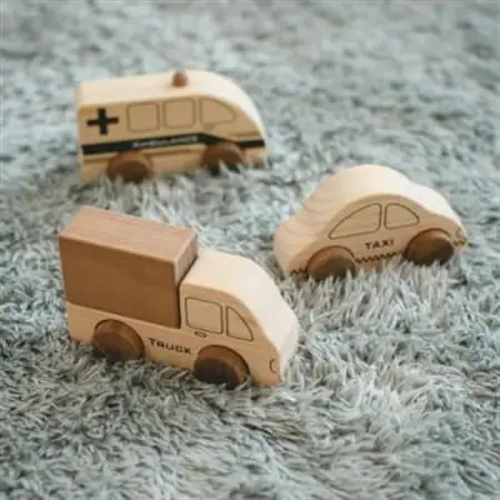 ひのきのおもちゃIKONIH(アイコニー)の知育玩具　はたらく車シリーズ【1445137】