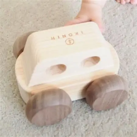 ひのきのおもちゃIKONIH(アイコニー)の知育玩具　オルゴールカー【1446722】