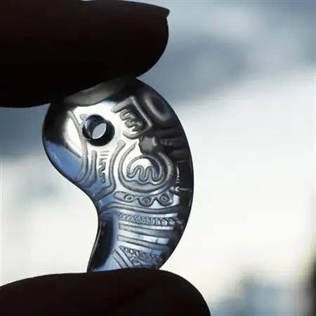 【Do_goods】縄文土器の文様を水晶に刻む「勾玉」 のアミュレットセット　659-983　【配送不可地域：離島・沖縄県】【1565333】