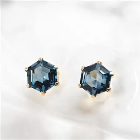 【山梨県】【ジュエリー】K18 London blue topaz Hexa/ロンドンブルートパーズ【配送不可地域：離島・沖縄県】【1605880】